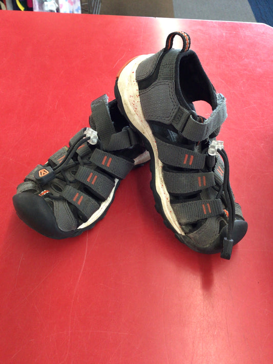 Size 9 Black Keen Sandals